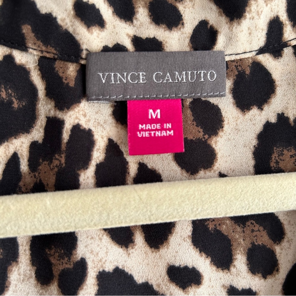 Vince Camuto V Neck Leopard Print Sleeveless Top Cheetah Blouse Size M - Picture 3 of 3